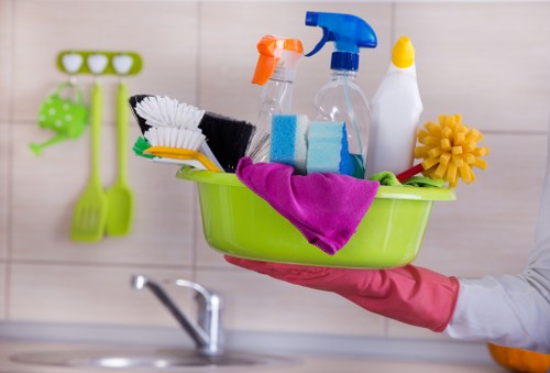 Cleaning checklist for end of tenancy cleaning in TW10